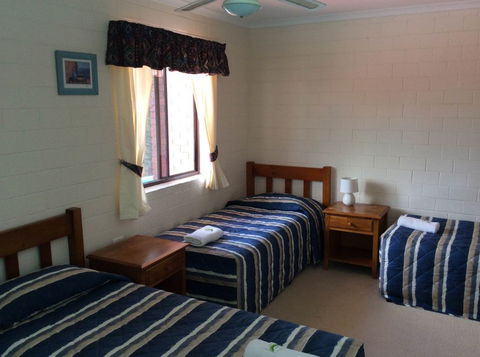 Cleveland Visitor Villas Motel & Shailer Park Garden Villas - South Australia Travel 3