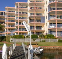 On The River Apartments - South Australia Travel