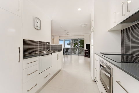 Marlin Waters Beachfront Apartments - South Australia Travel 3