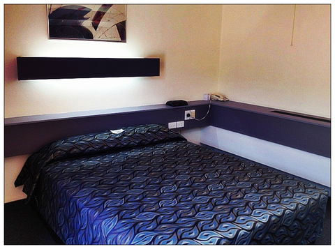 Emerald Meteor Motel - South Australia Travel 0