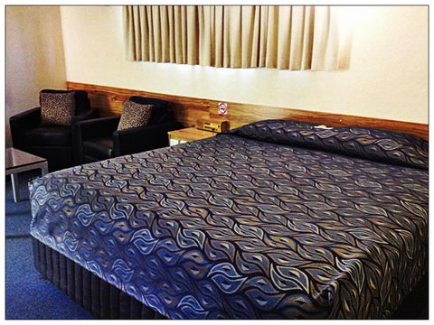 Emerald Meteor Motel - South Australia Travel 2