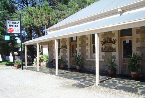 Mount Bryan Hotel - South Australia Travel 0