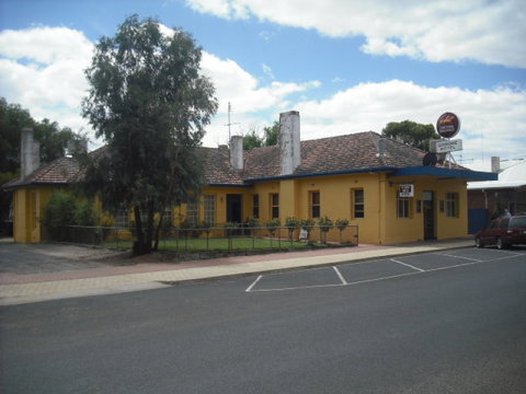 Goroke Hotel Bar & Bistro - South Australia Travel 0