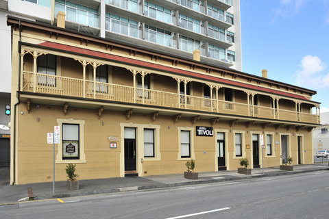 Hotel Tivoli - South Australia Travel 0