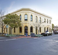 College Lawn Hotel - South Australia Travel