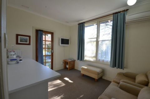 Elm Lodge Bright - South Australia Travel 1