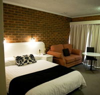 Cousins Motor Inn - South Australia Travel