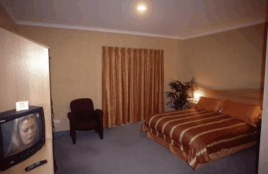 The Lighthouse Hotel - South Australia Travel 0