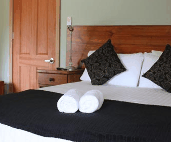 Tullah Lakeside Chalets - South Australia Travel 0