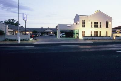 Breakout Motor Inn - South Australia Travel 3