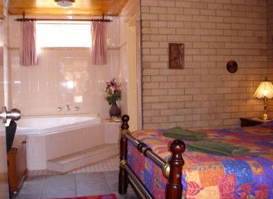 Lake Front Motel - South Australia Travel 4