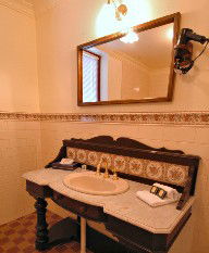 Victoria House Motor Inn - South Australia Travel 1