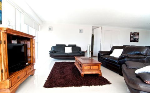 SURFERS CHALET HOLIDAY APARTMENTS - South Australia Travel 1