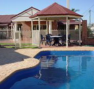 Roma Mid Town Motor Inn - South Australia Travel