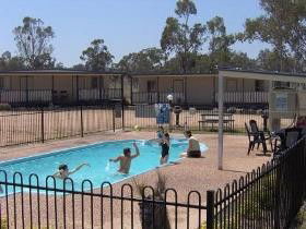 Lake Leslie Tourist Park - South Australia Travel 0