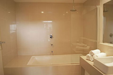 Seine Bay Apartments - South Australia Travel 7
