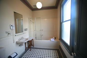 Yarra Valley Grand Hotel - South Australia Travel 5