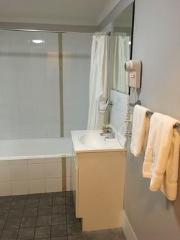 Waldorf The Entrance Serviced Apartments - South Australia Travel 8