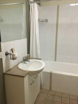 Waldorf The Entrance Serviced Apartments - South Australia Travel 10