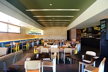 Alpha Hotel Eastern Creek - South Australia Travel 9