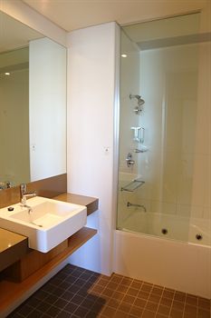 Alpha Hotel Eastern Creek - South Australia Travel 17