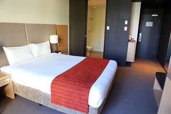 Alpha Hotel Eastern Creek - South Australia Travel 21