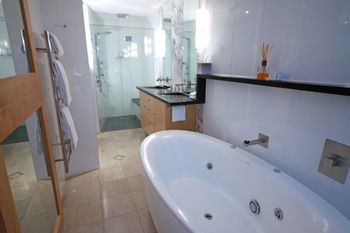 Oceans Mooloolaba - South Australia Travel 7