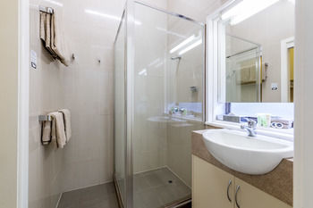 Best Western Melbourne's Princes Park Motor Inn - South Australia Travel 17