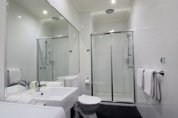 Buckingham International Serviced Apartments - South Australia Travel 9