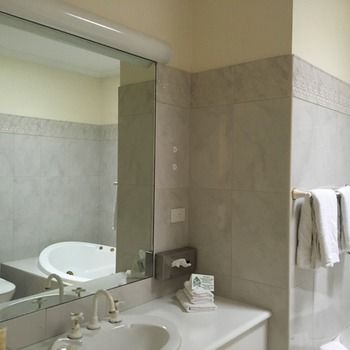 Eltham Gateway Hotel - South Australia Travel 3