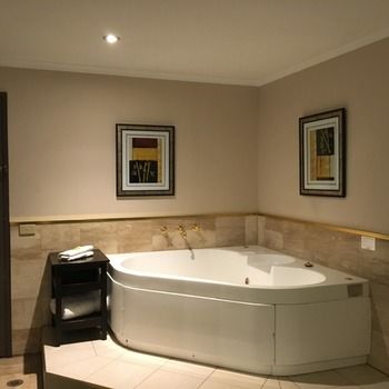 Eltham Gateway Hotel - South Australia Travel 5