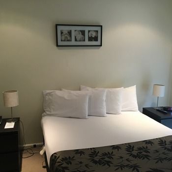 Eltham Gateway Hotel - South Australia Travel 15