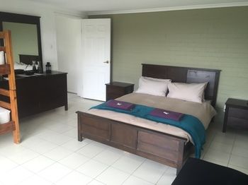 Sinclairs Country Retreat - South Australia Travel 21