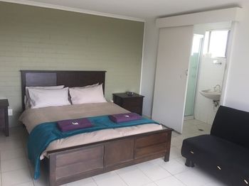 Sinclairs Country Retreat - South Australia Travel 25