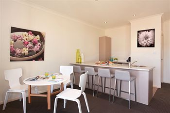 H Boutique Hotel - South Australia Travel 8