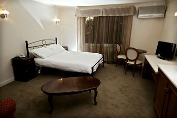 Elizabethan Lodge - South Australia Travel 7