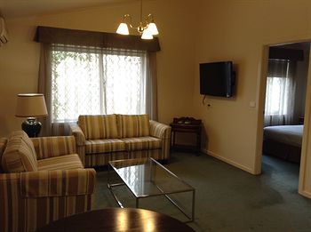 Elizabethan Lodge - South Australia Travel 8