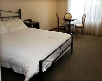 Elizabethan Lodge - South Australia Travel 16