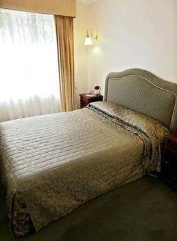 Elizabethan Lodge - South Australia Travel 17
