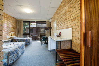 Villa Noosa Hotel - South Australia Travel 1