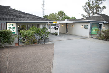 Colonial Terrace Motor Inn - South Australia Travel 12