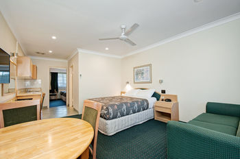 Colonial Terrace Motor Inn - South Australia Travel 24