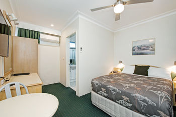 Colonial Terrace Motor Inn - South Australia Travel 25