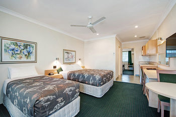 Colonial Terrace Motor Inn - South Australia Travel 27