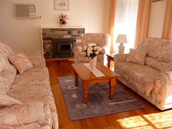 Australian Home Away @ Doncaster Grange Park - South Australia Travel 15