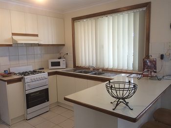Australian Home Away @ Doncaster Andersons Creek 2 - South Australia Travel 7