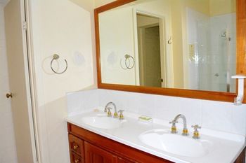 Magnolia Court Boutique Hotel Melbourne - South Australia Travel 60