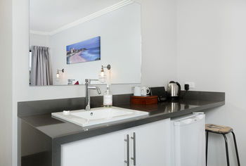 Merewether Motel - South Australia Travel 9