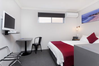Merewether Motel - South Australia Travel 10