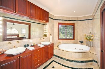 Kingfishers Manor @ Noosa - South Australia Travel 10